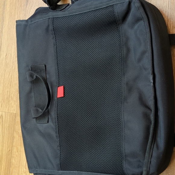 Swiss Gear by Wenger Messenger Bag - Picture 13 of 15